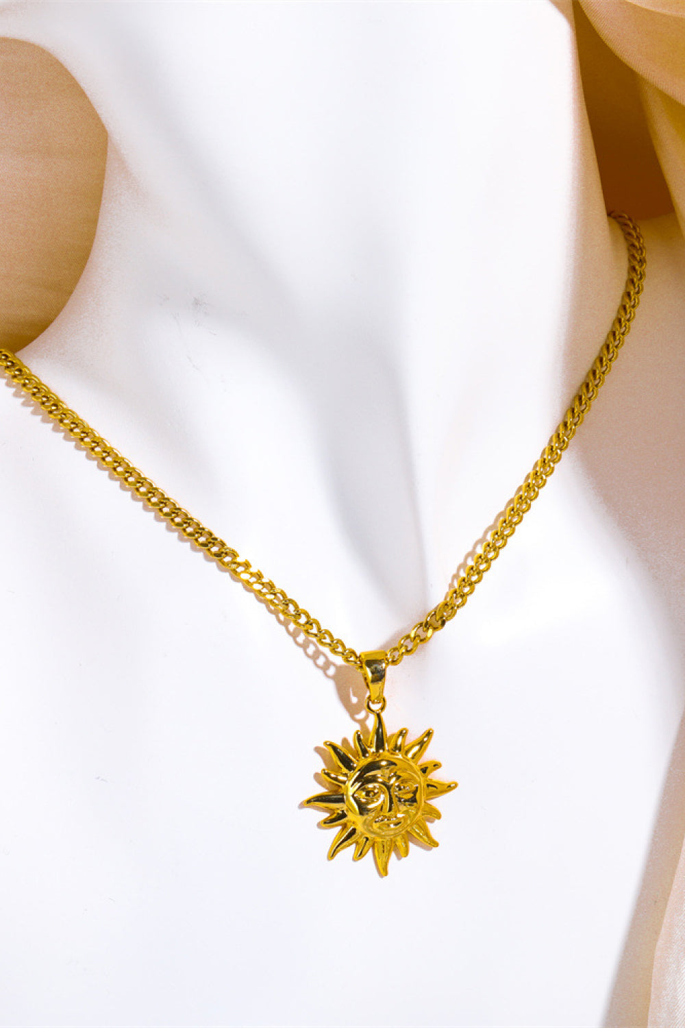 Soleil Love Necklace